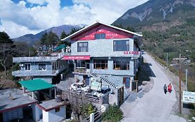 Hotel Devdar Resort